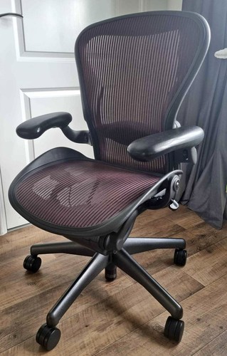 Herman miller aeron chair red - miller,