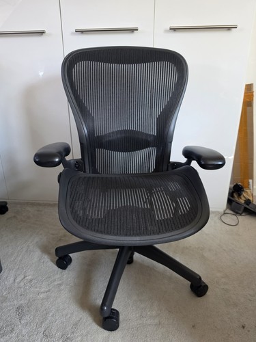 Herman miller aeron - miller,