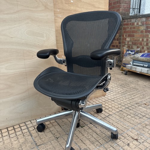 Herman miller aeron chair - aeron,