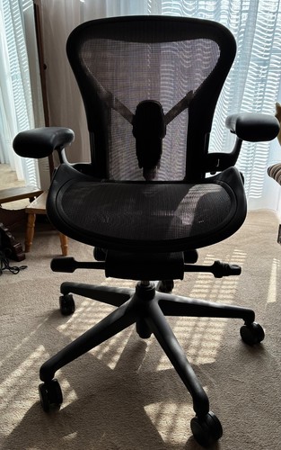 Herman miller aeron chair - miller,