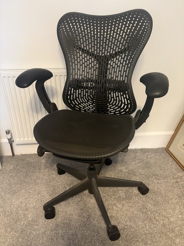 Herman miller aeron chair - miller,