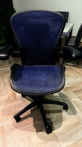 Herman miller aeron blue - herman,