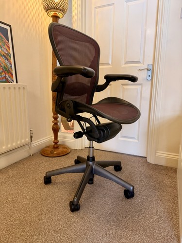 Herman miller aeron chair - chair,
