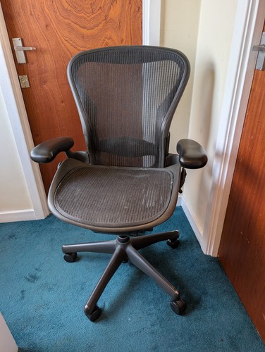Herman miller aeron chair - aeron,