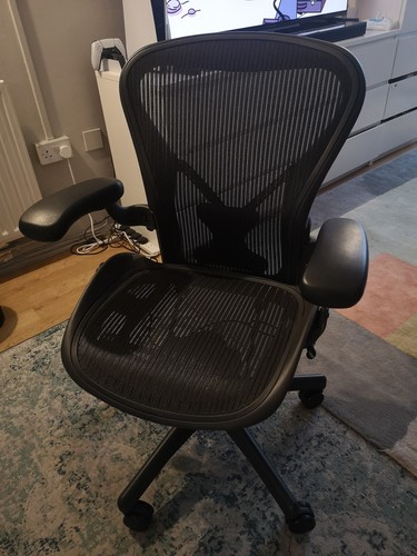 Herman miller aeron - herman, size