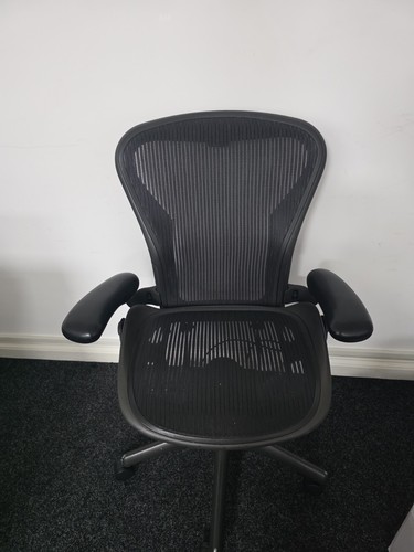 Herman miller aeron chair - miller,