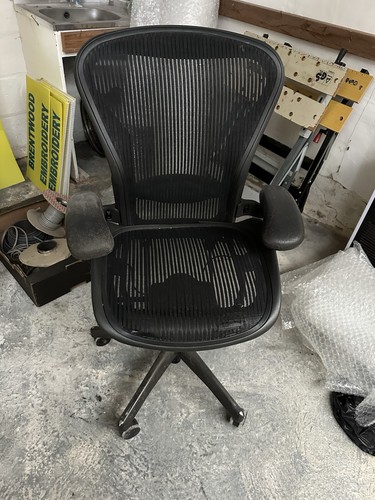 Herman miller aeron chair - aeron,