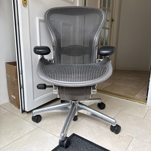 Herman miller aeron chair - miller,