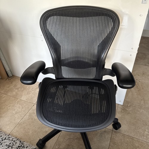Herman miller aeron - chair, size