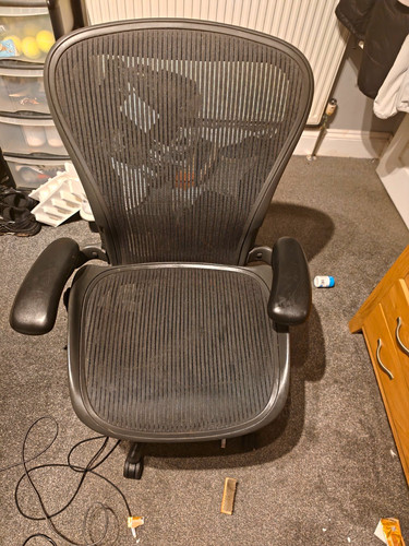 Herman miller aeron size - -, c
