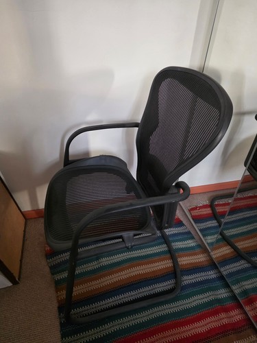Herman miller aeron black sled - black,