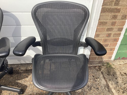 Herman miller black - x,