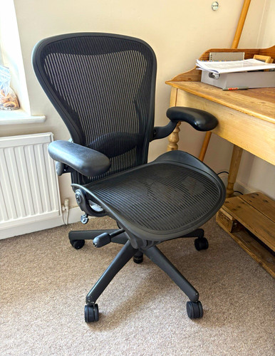 Herman miller aeron black mesh - miller,