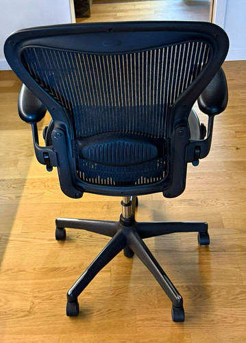 Herman miller model aeron - b,