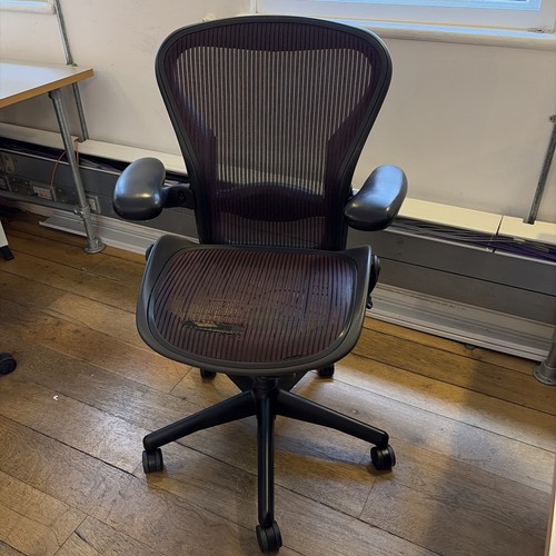 Herman miller aeron - miller, size